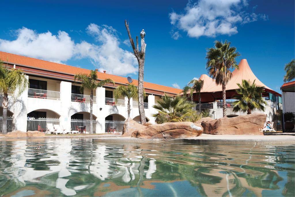 Quality Resort Siesta Албъри Екстериор снимка