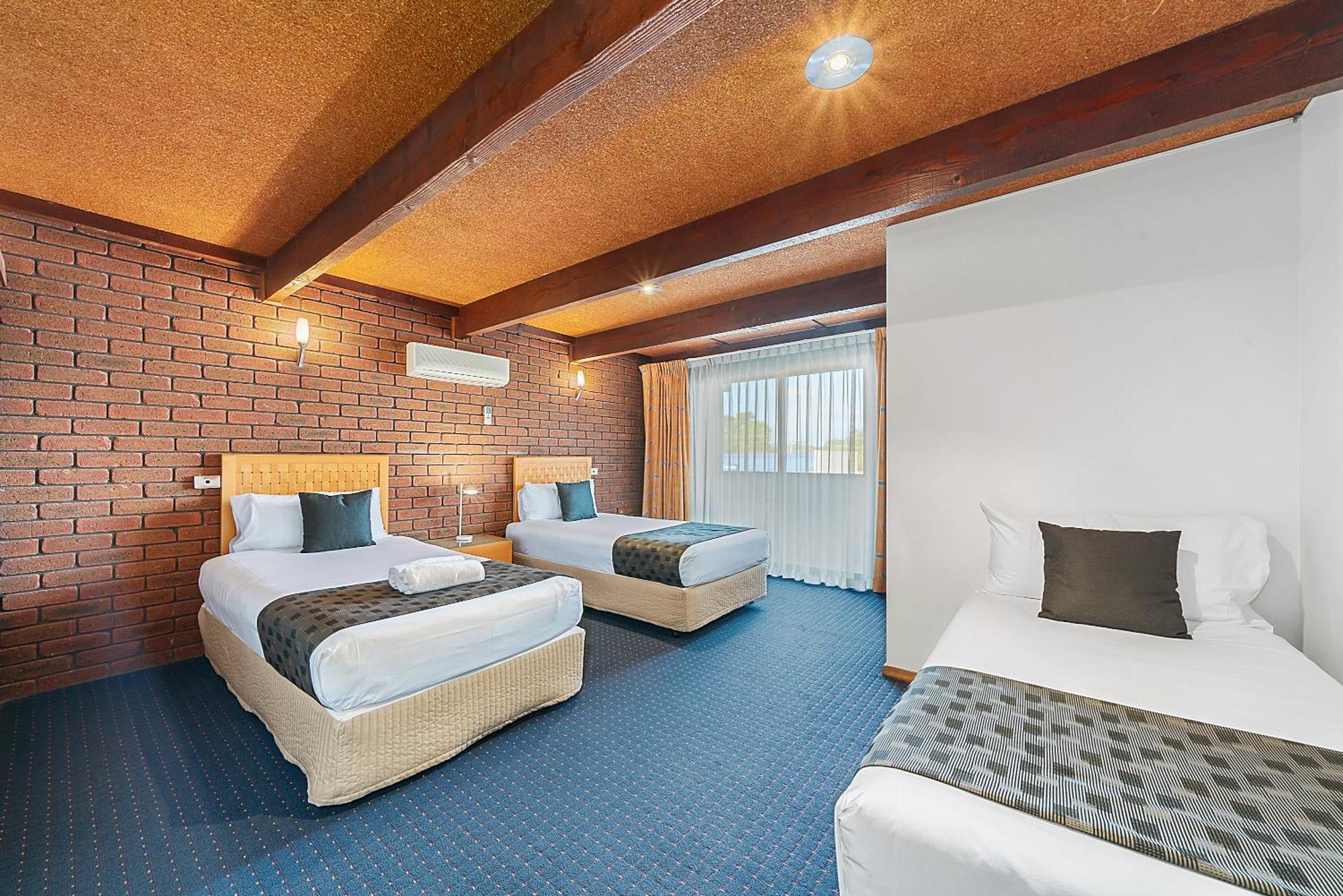 Quality Resort Siesta Албъри Екстериор снимка