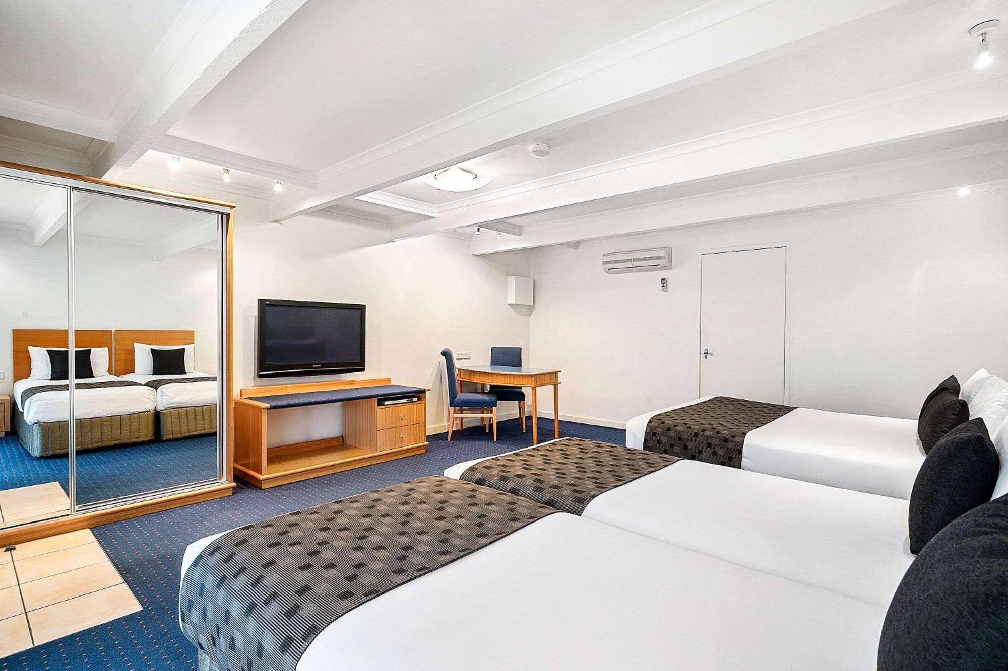 Quality Resort Siesta Албъри Екстериор снимка