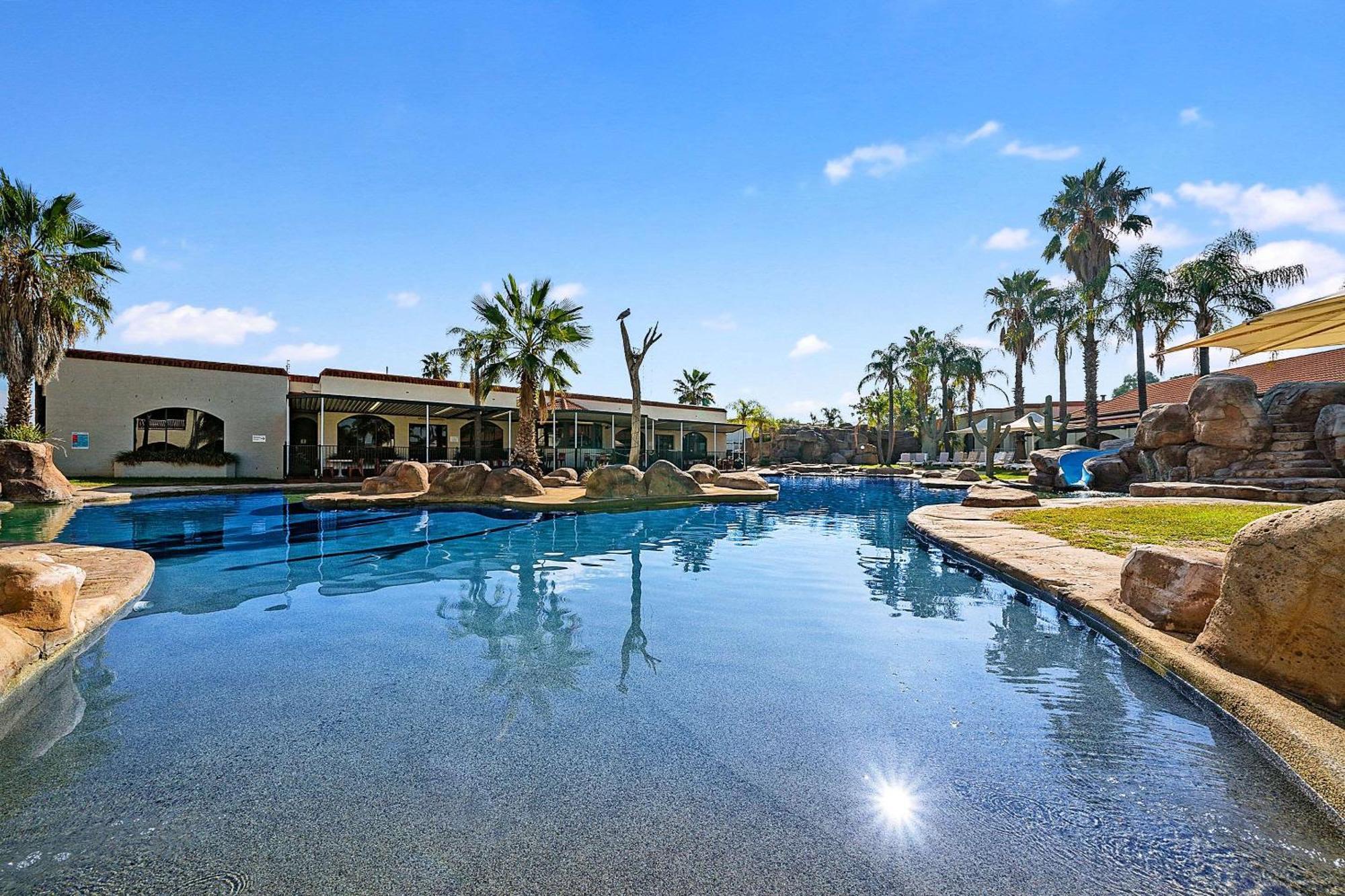 Quality Resort Siesta Албъри Екстериор снимка