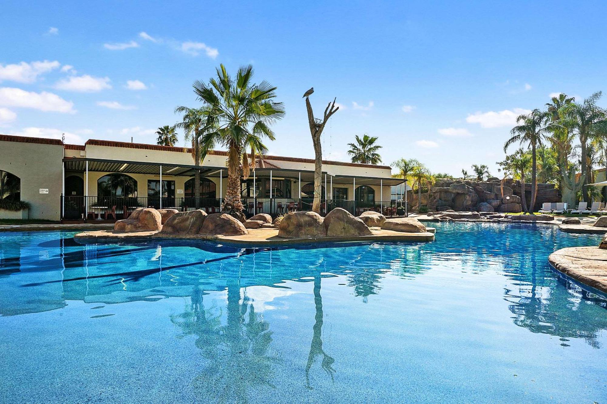 Quality Resort Siesta Албъри Екстериор снимка